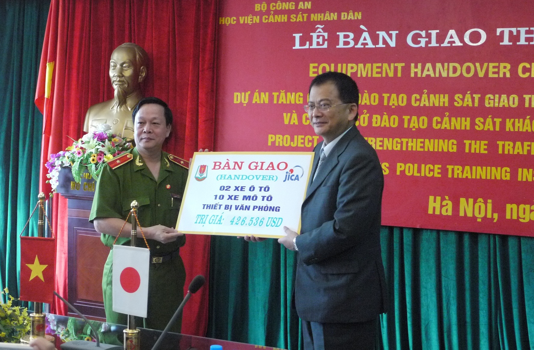 Học viện Cảnh sát nhân dân tiếp nhận thiết bị từ Cơ quan Hợp tác quốc tế Nhật Bản